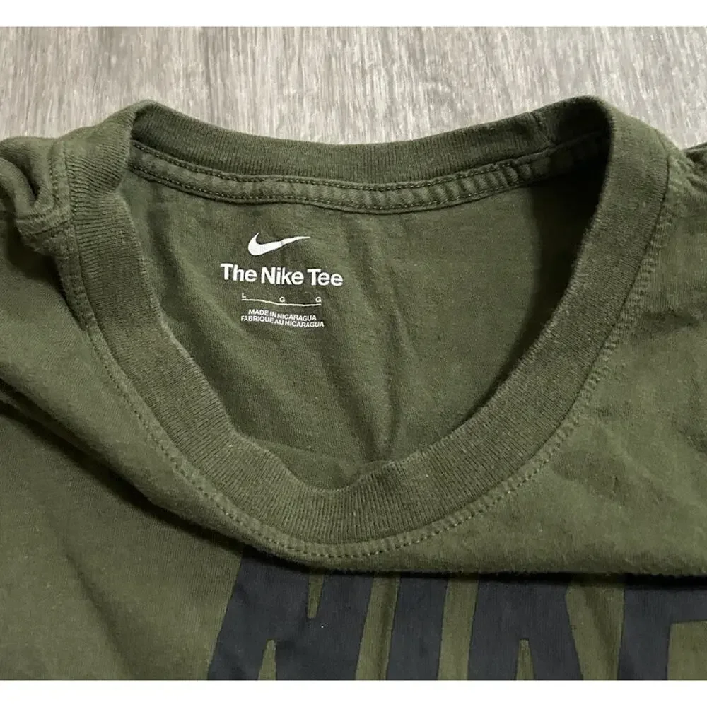 Nike Sportswear Graphic T Shirt Men’s Large Olive Green Logo Short Sleeve Tee